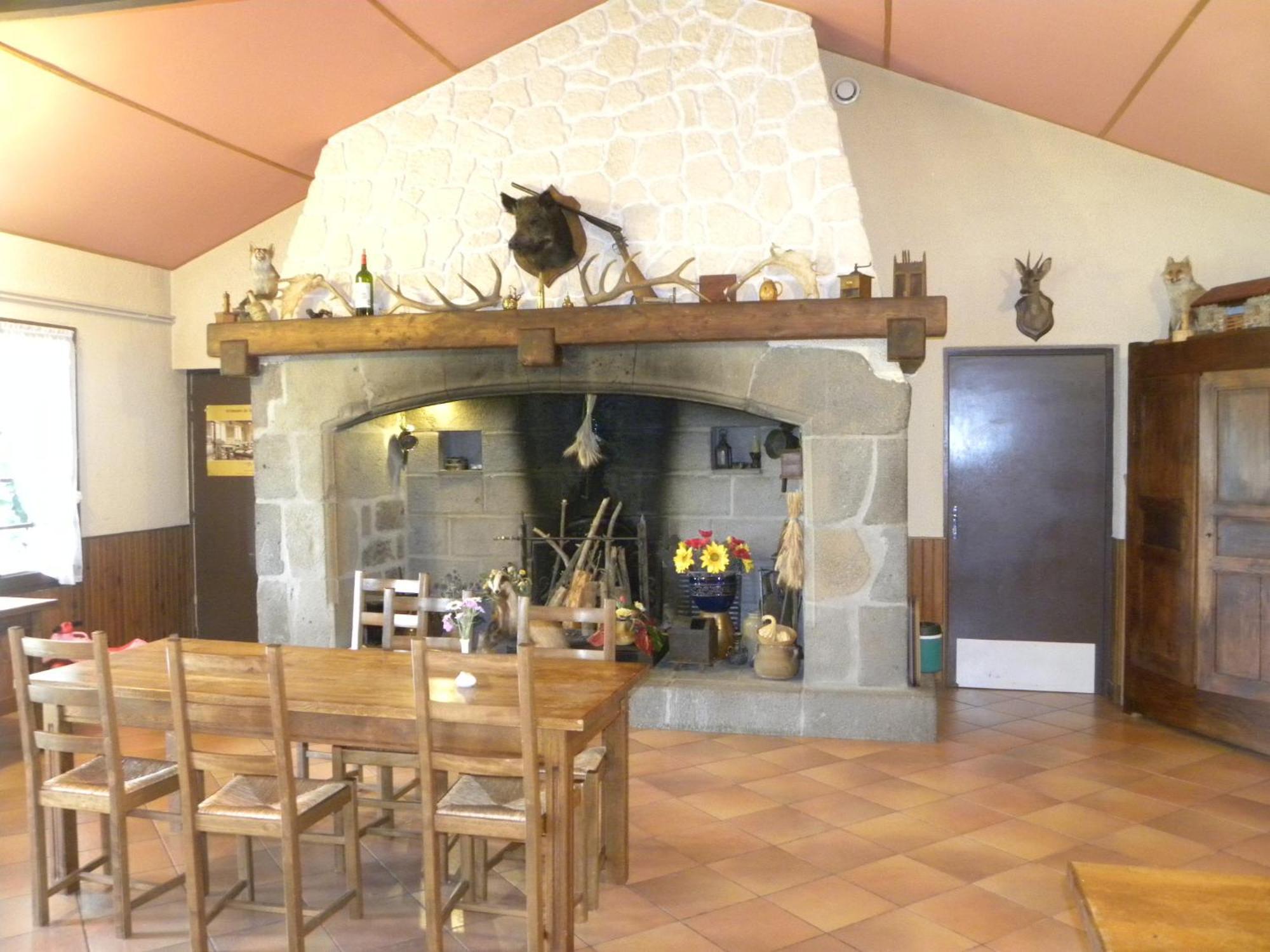 Auberge Les Volpilieres Ruynes-en-Margeride Buitenkant foto